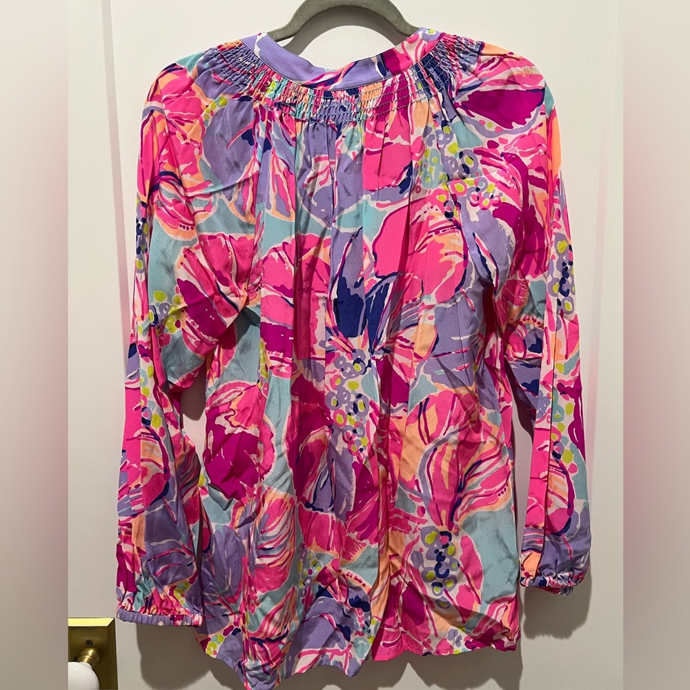 Lilly Pulitzer silk blouse, size M - Picture 6 of 6